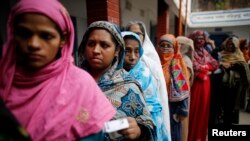 Women stand in a line to cast their vote at a polling centre during parliamentary elections in Dhaka, Bangladesh, Jan. 5, 2014.