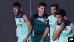 Neymar y Messi en el entrenamiento antes del partido donde el brasileño debutó de azulgrana.