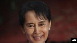 ေဒၚစုလြတ္ေျမာက္မႈ ေနျပည္ေတာ္ ၀န္ထမ္းမ်ား အားတက္