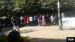 Abantu bemele ukuthatha imali ebhanga le Cabs