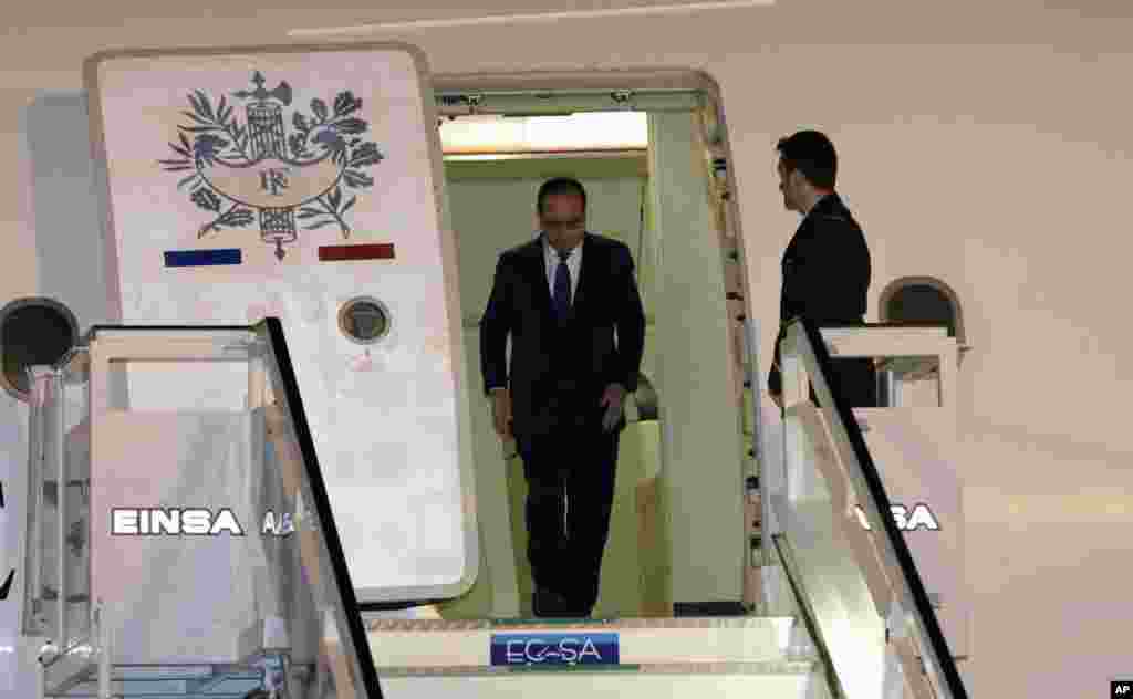 Fransa prezidenti Fransua Olland Kubanın Hose Marti aeroportunda
