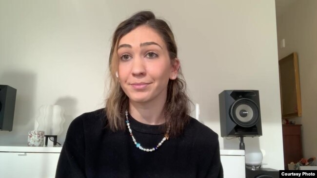 Allie Phelan, rekan kerja Maura saat menggarap poster untuk kompetisi Graphis (dok: Allie Phelan)