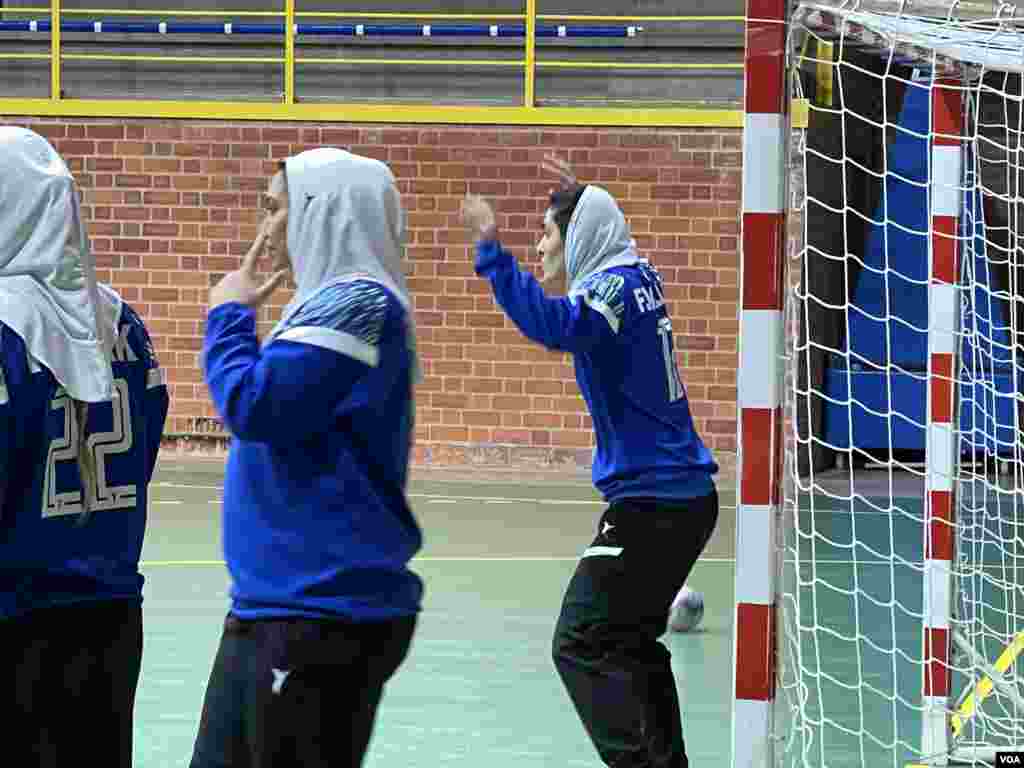 تمرین تیم ملی هندبال زنان ایران در مسابقات هندبال قهرمانی زنان جهان،&zwnj; اسپانیا