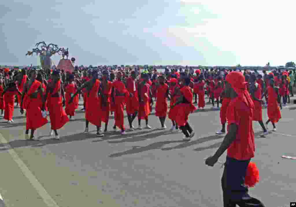 Desfile de Carnaval do Chá de Caxinde, em Luanda