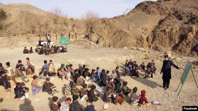 په پخوانۍ فاټا کې ماشومان زدکړې کوي