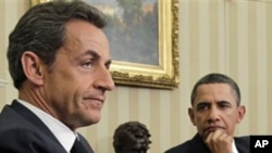 President Barack Obama (r) meets with France's President Nicolas Sarkozy at the White House, 10 Jan 2011