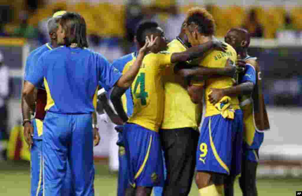 Gabon's Pierre Aubameyang (9) is consoled by teammates after missing his kick in the penalty shootout during their African Cup of Nations quarter-final soccer match against Mali at the Stade De L'Amitie Stadium in Gabon's capital Libreville, February 5, 2