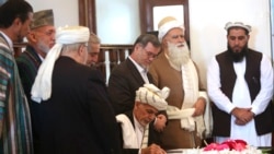 افغانستان میں صدر اشرف غنی اور عبداللہ عبداللہ کے درمیان سیاسی چپقلش جاری ہے۔ (فائل فوٹو)