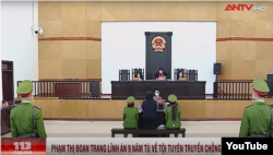 Phiên tòa sơ thẩm xử nhà báo Phạm Đoan Trang. Photo screenshot từ ANTV via YouTube.