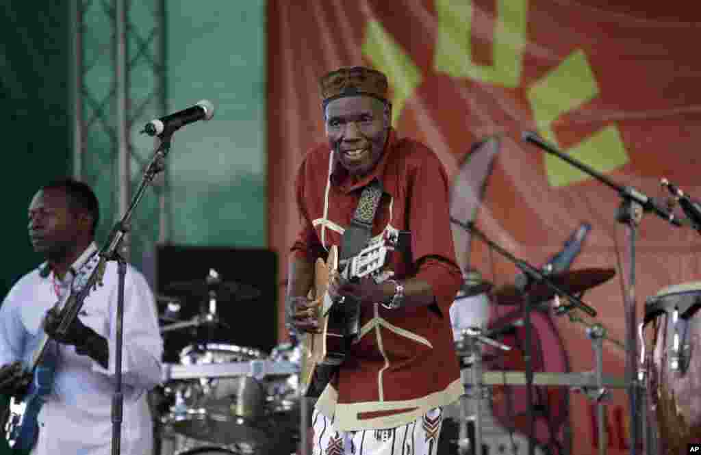 Oliver Mtukudzi