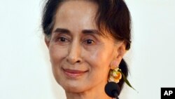 Leader of the National League for Democracy party (NLD) and Myanmar's new Foreign Minister Aung San Suu Kyi smiles during a press conference after a meeting with Chinese Foreign Minister Wang Yi in Naypyitaw, Myanmar, April 5, 2016. 