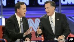 A falar ao mesmo tempo. Rick Santorum e Mitt Romney