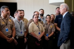 Predsjednik Biden tokom sastanka sa pripadnicima službi za brzo reagovanje, u Miammi Beachu, Florida, 1. jula 2021.