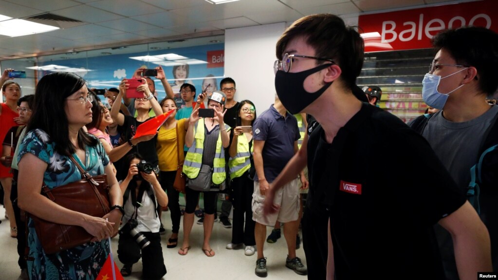 9月14日香港淘大商场内亲中人士与反送中人士发生冲突