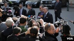 فرانسیسی وزیر خارجہ کی اخبار نویسوں سے گفتگو