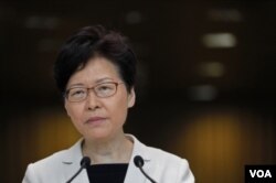 Jefe ejecutiva de Hong Kong, Carrie Lam, habla con periodistas en Hong Kong, el 27 de agosto de 2019.