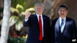 Le président Donald Trump et le président chinois Xi Jinping à Mar-a-Lago, le 7 avril 2017, à Palm Beach, en Floride 