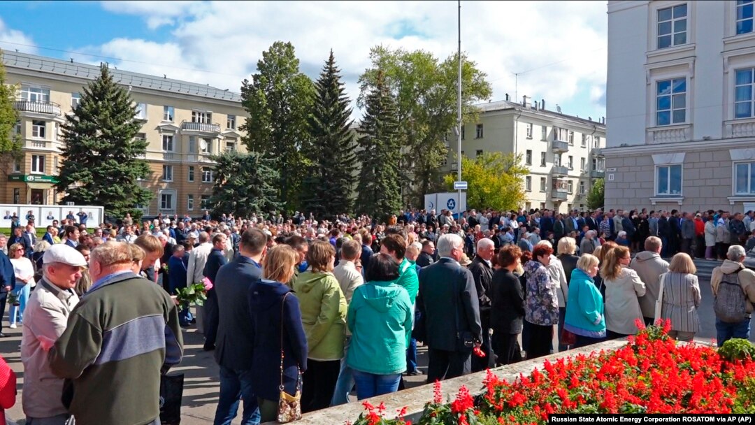Građani na sprovodu pet ruskih nuklearnih inženjera