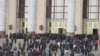 全国人大代表在两会期间步入北京人大会堂