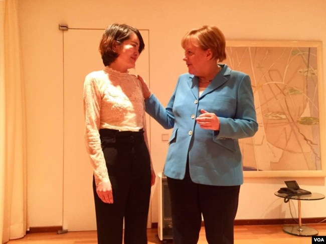 德国总理默克尔在北京会见人权律师王全璋的妻子李文足等709维权人士。（李文足脸书图片）