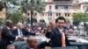 Le président nouvellement élu de Madagascar, Andry Rajoelina, fait signe à sa voiture à Analakely, à Madagascar, le 8 janvier 2019.