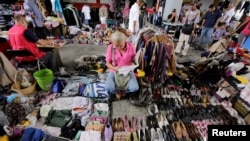 Un mercado de bienes de segunda mano en Caracas.