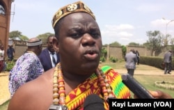 Togbui Louis Mawuko Aklassou IV à Lomé, au Togo, le 5 avril 2017. (VOA/Kayi Lawson)