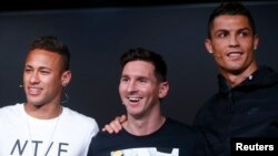 Les nommés pour le titre du joueur Fifa de 2015, le Brésilien Neymar, l’Argentin Lionel Messi et le Portugais Cristiano Ronaldo lors d’une conférence de presse à Zurich, Suisse, 11 janvier 2016.