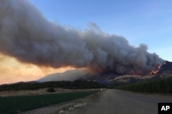 A wildfire burns off of the hills next to CA-126 highway, just northwest of Fillmore, California, Dec. 7, 2017.