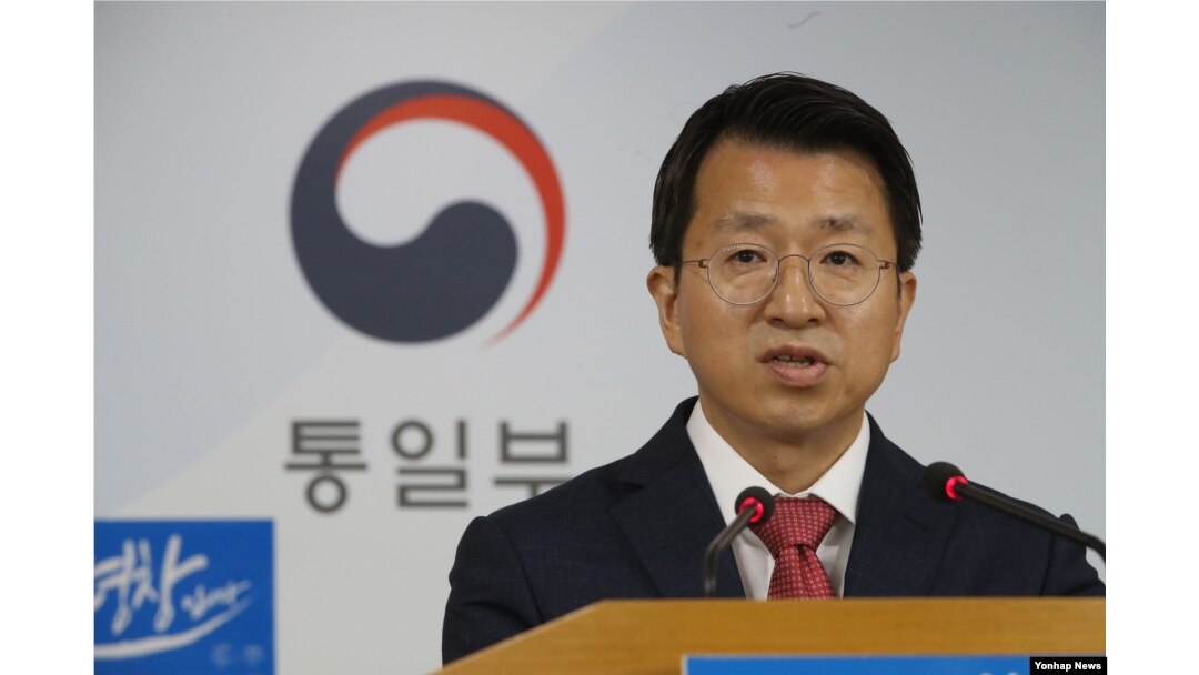 Juru bicara Kementerian Unifikasi Korea Selatan Baik Tae-Hyun dalam jumpa pers, Seoul, Korea Selatan, 16 Juli 2017. (Foto: dok).