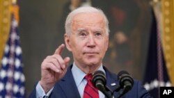 Presiden AS Joe Biden menangguhkan pembangunan tembok perbatasan usulan Trump (foto: dok). 