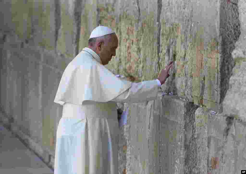 Pope Francis prays in front of the Western Wall in Jerusalem's Old City, May 26, 2014.