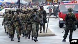FILE - Liberian army soldiers walk on the Monrovia bridge during a training excercise as the United Nations Mission in Liberia forces (UNMIL) finally hands back security to Liberia's military and police, in Monrovia on June 24, 2016.