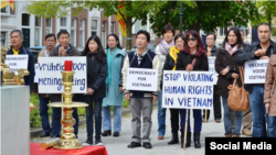 Một cuộc tuần hành vì nhân quyền cho Việt Nam của cộng đồng người Việt tại Canada. (Ảnh chụp từ Youtube Thu Tran)