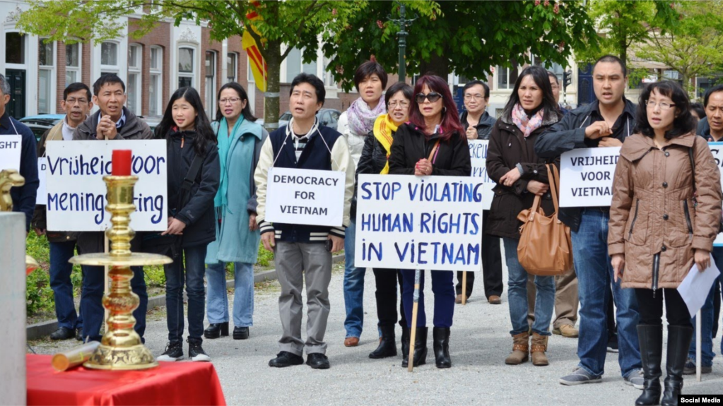 Một cuộc tuần hành vì nhân quyền cho Việt Nam của cộng đồng người Việt tại Canada. (Ảnh chụp từ Youtube Thu Tran)