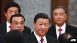 시진핑(가운데) 국가주석과 리커창(가운데 왼쪽) 총리 등 중국 지도부가 베이징 인민대회당에 도착하고 있다. (자료사진) 