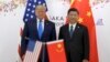 Presiden AS Donald Trump dalam pertemuan dengan Presiden China Xi Jinping di sela KTT G20 di Osaka, Jepang 29 Juni 2019 (foto: dok). 