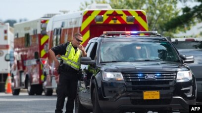 La police a bloqué les routes la fusillade dans un entrepôt à Aberdeen, dans le Maryland, le 20 septembre 2018.