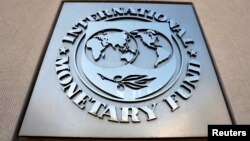 미국 워싱턴 D.C.에 위치한 국제통화기구(IMF)본부 앞에 로고가 보인다. 