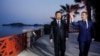 2019年3月24日在法国尼斯附近的地中海度假小镇滨海博利厄举行的晚宴之前，法国总统马克龙和中国国家主席习近平参观