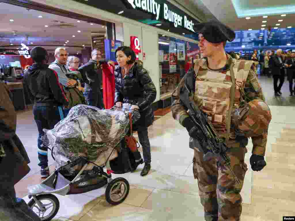 A French soldier patrols the Part-Dieu shopping mall in Lyon as part of the "Vigipirate" security plan after last week's Islamic militant attacks, Jan. 16, 2015.
