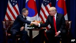 美國總統特朗普和韓國總統文在寅 （資料照片）