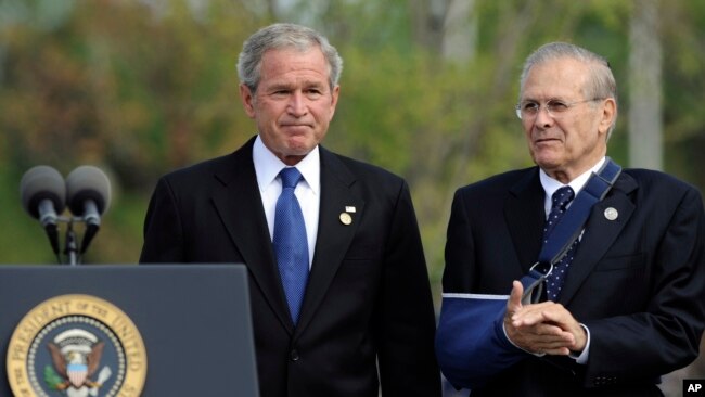 Donald Rumsfeld me Presidentin George W. Bush