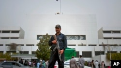 A Pakistani police commando stands guard at Parliament House in Islamabad, Pakistan, March 20, 2012.