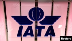 Le logo de l'Association du transport aérien international (IATA), au salon international du tourisme ITB à Berlin, Allemagne, le 7 mars 2018. REUTERS / Fabrizio Bensch - UP1EE370TU52S