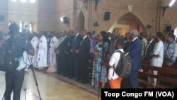 Messe en mémoire des victimes de la répression de la marche du 25 Février à Kinshasa. (VOA/Top Congo FM)