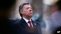 El presidente Juan Manuel Santos pide respetar los derechos de los colombianos deportados.