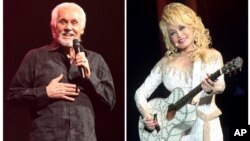 En una combinación de fotos vemos a Kenny Rogers (izquierda) actuando el 7 de marzo de 2013, en Lancaster, Pennsylvania y a Dolly Parton actuando en Filadelfia el 15 de junio de 2016.
