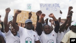 Des partisans du parti d'opposition Social democratic front lors d'un rassemblement durant la campagne présidentielle de 2011 à Yaoundé, au Cameroun, le 8 octobre 2011