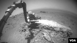 Foto yang dikirimkan oleh rover Opportunity yang menemukan deposit mineral di planet Mars (8/12).